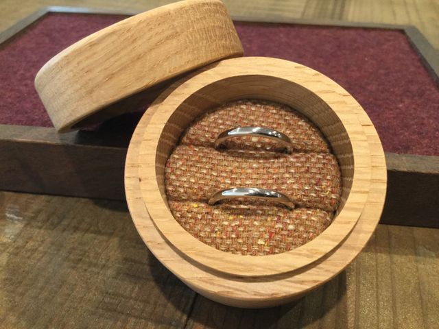 プラチナの指輪です。
2人で作りました