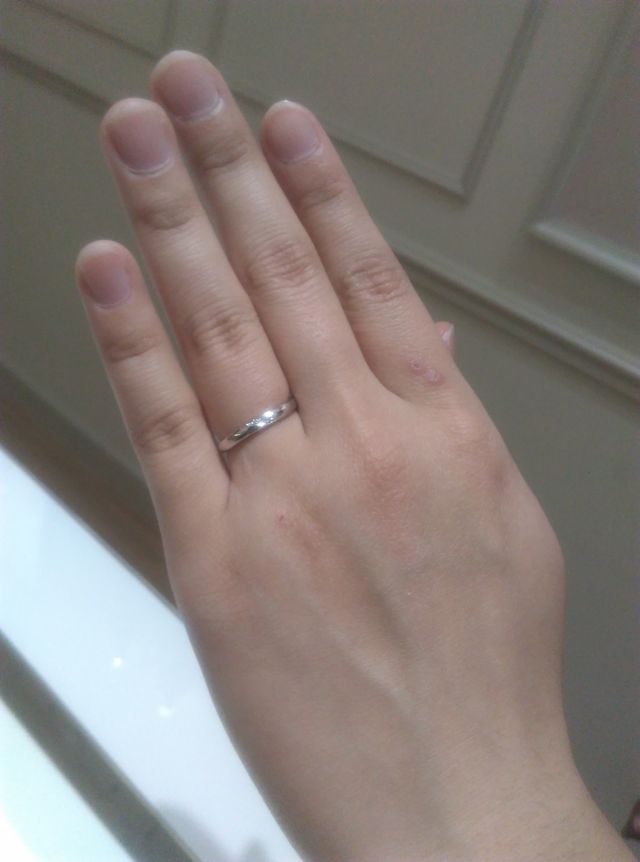 ウェーブしていてピンクダイヤがついている可愛らしいリング！