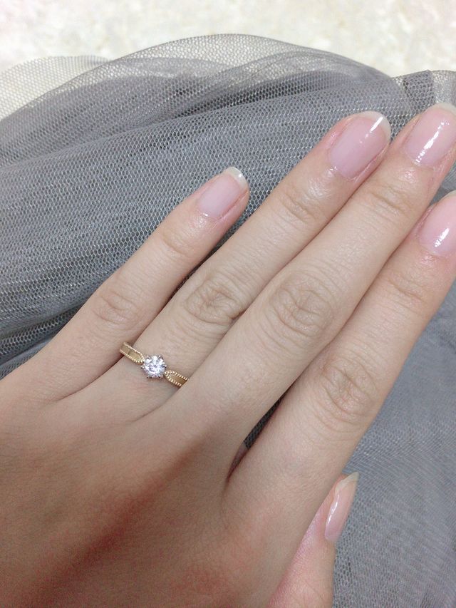 イエローゴールドのアンティークぽいリングです。