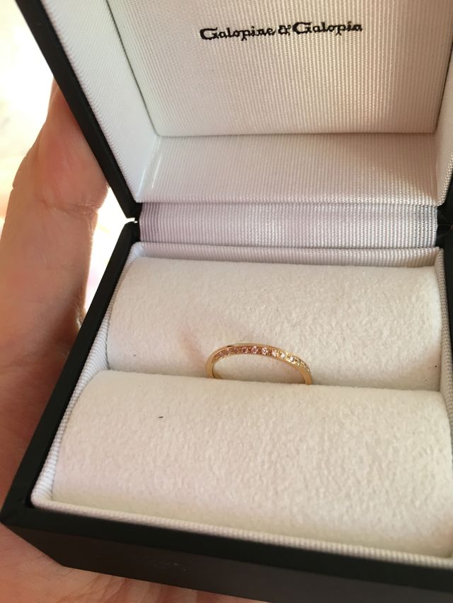 イエローゴールドのハーフエタニティリング