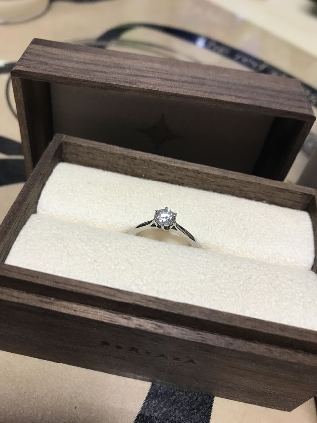 付き合っている彼女にプロポーズする際購入しました