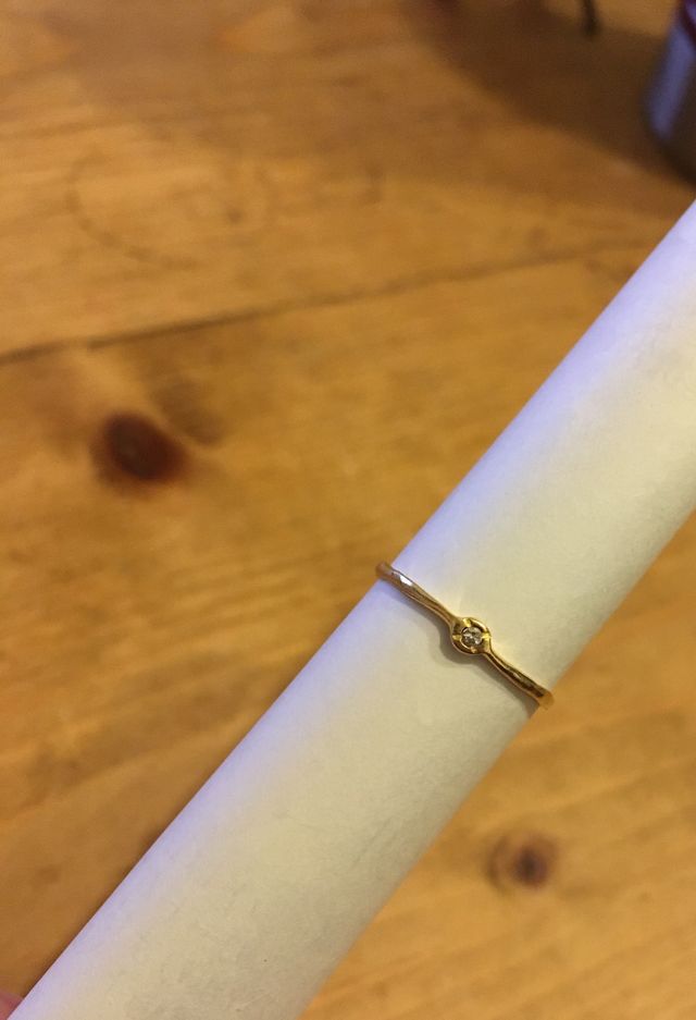 ゴールドとダイヤの指輪です。