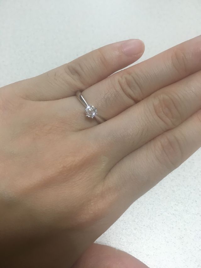 王道なデザインでダイヤがとても綺麗です。