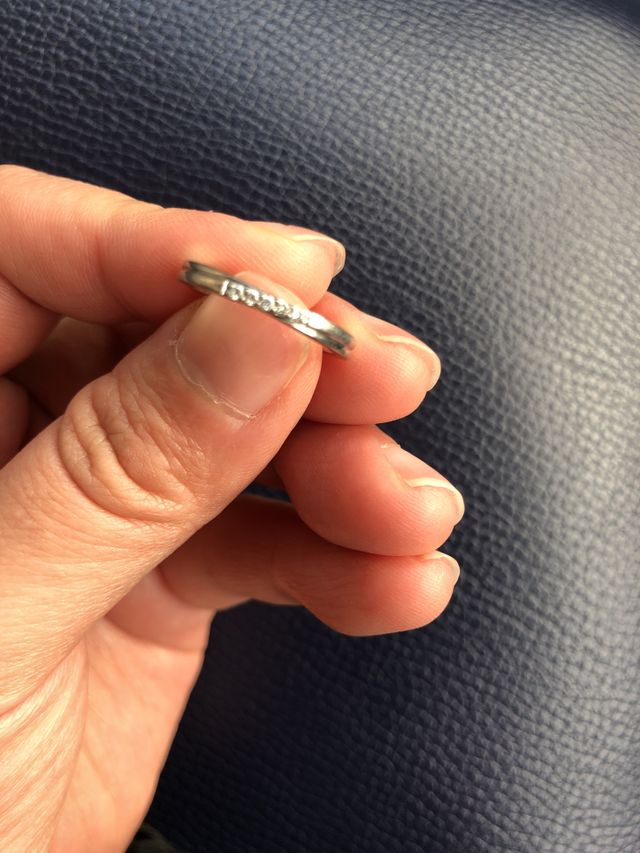 ねじれているところが好きです。指が細く見えます。