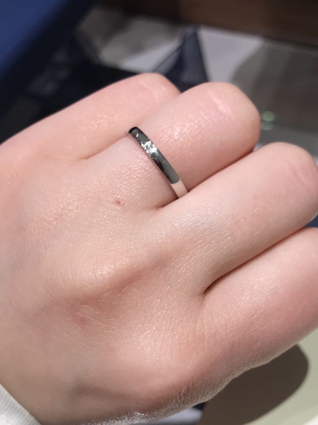 真ん中に一粒ダイヤのストレート