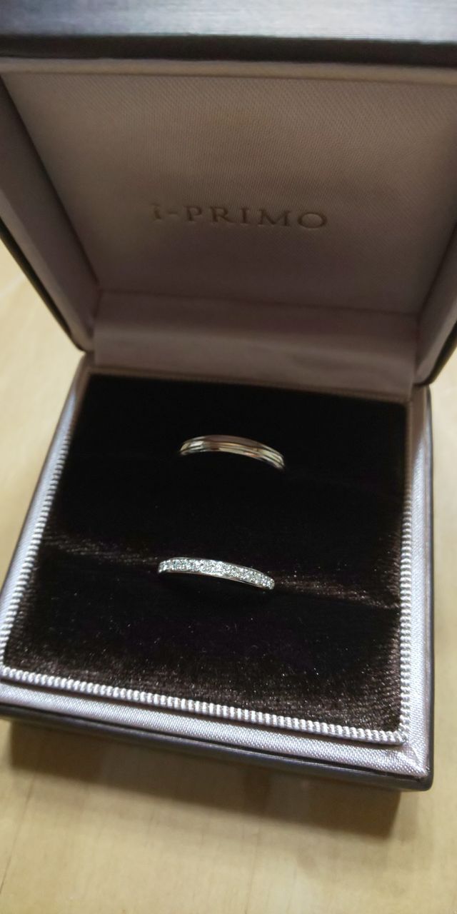 ダイヤは彫留という引っ掛りがない石の留め方です。