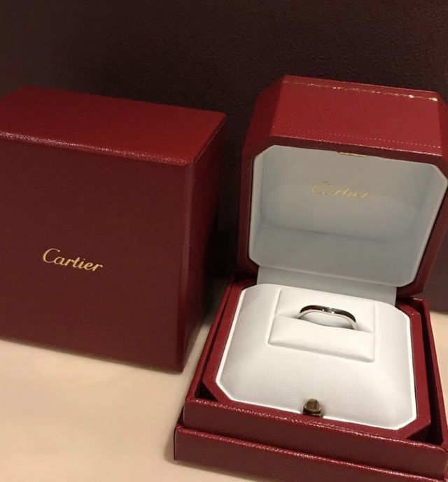 指にとても馴染み、重みもあるので着け心地がとても良いリング
