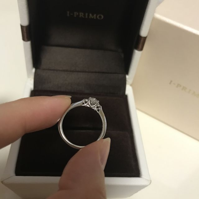 私が選んだポラリスは横から見るとハートの透かしが入っています