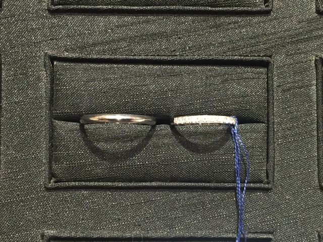 
すごくシンプルで他の指輪と重ね付けしても可愛い。