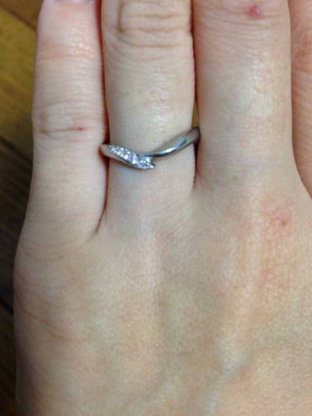 誕生石がサファイアだった為、ピンクサファイアにしました。