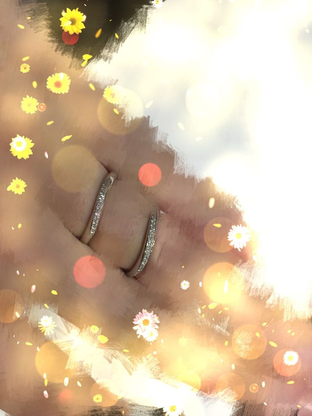 結婚指輪も婚約指輪も見ましたが、こちらの写真は結婚指輪です。