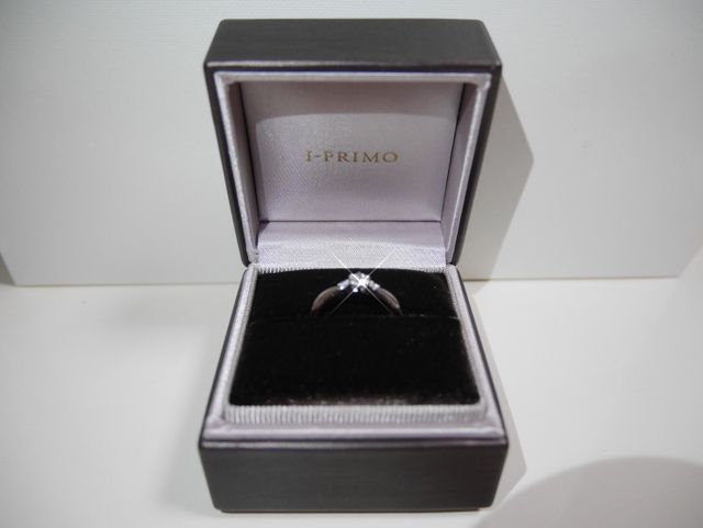 ダイヤが３箇所ついてることでボデュームが出て可愛いです