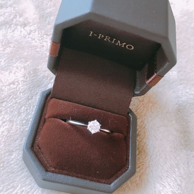 プロポーズの時にくれた婚約指輪です。