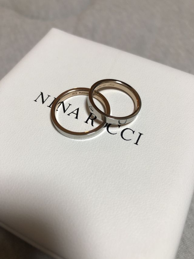 内側がピンクゴールドになっていて
肌馴染みもいいです！