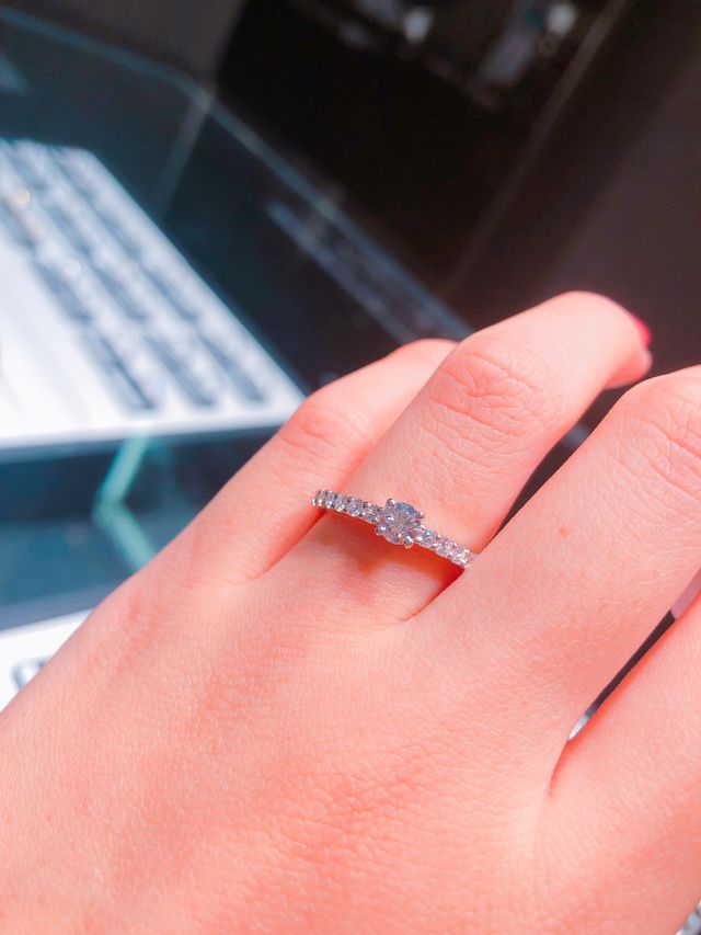 ダイヤモンドの輝きがとても綺麗です！