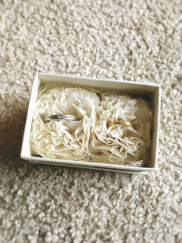 素敵な紙のボックスで届きます。YGとWGのペアにしました。