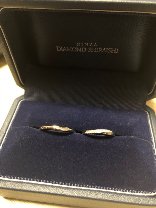 受取時の写真です。ダイヤモンドがとても綺麗です。