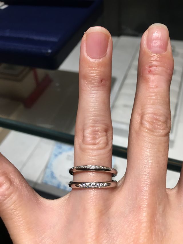 迷った末上の指輪を購入しました。