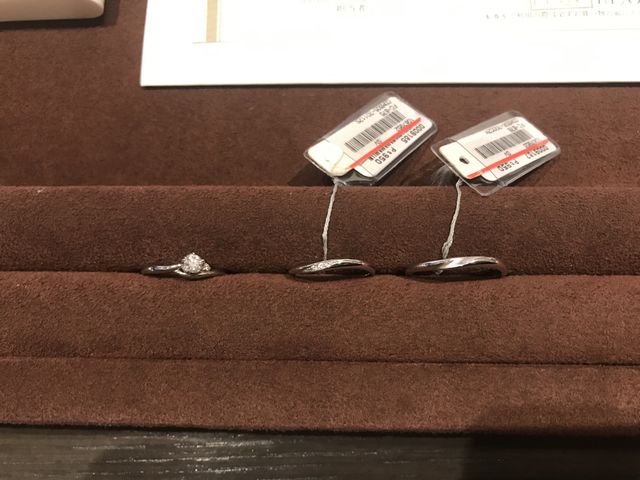 婚約指輪と並べてみました♡