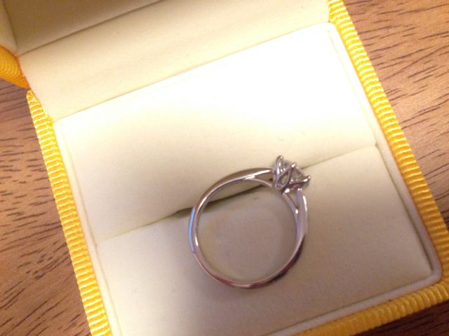 台座は花びらをイメージしてもらいました。