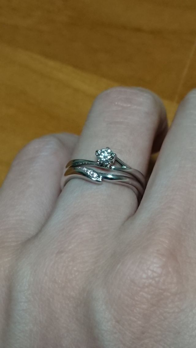  俄の初桜。ピンクダイヤモンドが可愛いです。