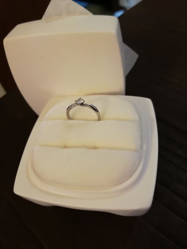 俄の婚約指輪【露花】ハードプラチナです