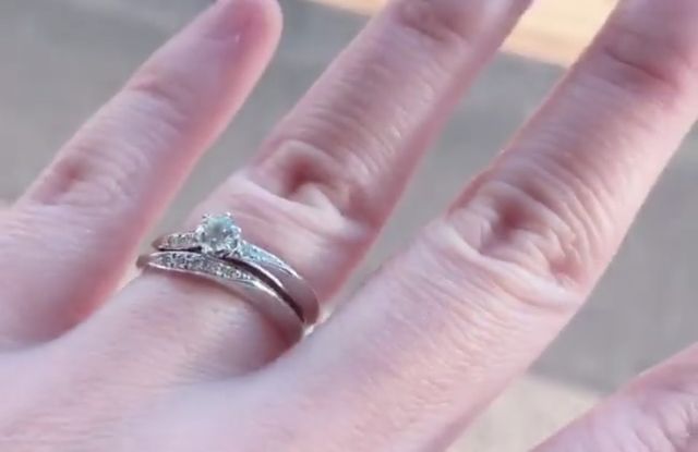 婚約指輪と結婚指輪を重ねても1点でも綺麗な指輪です