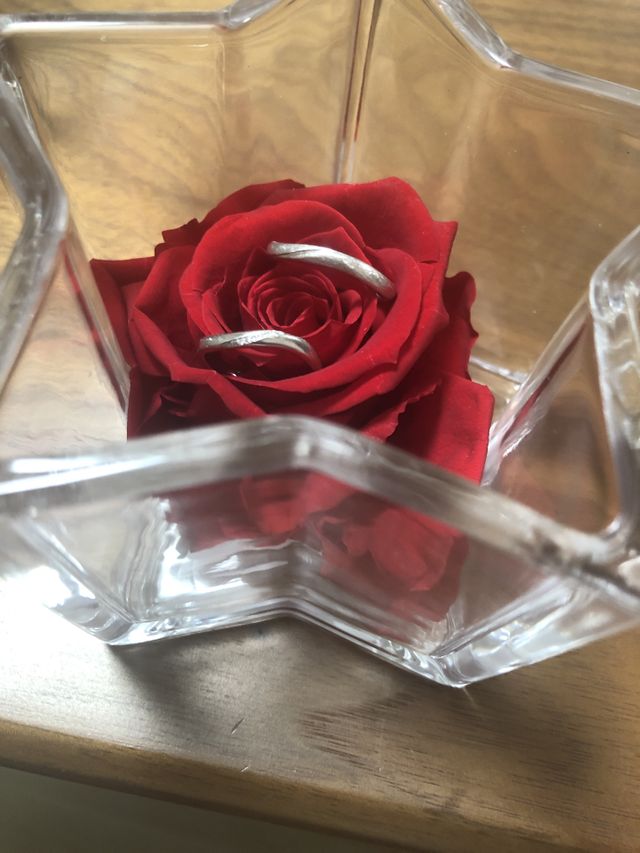 バラのリングピローです。プリザーブドフラワーのバラです。