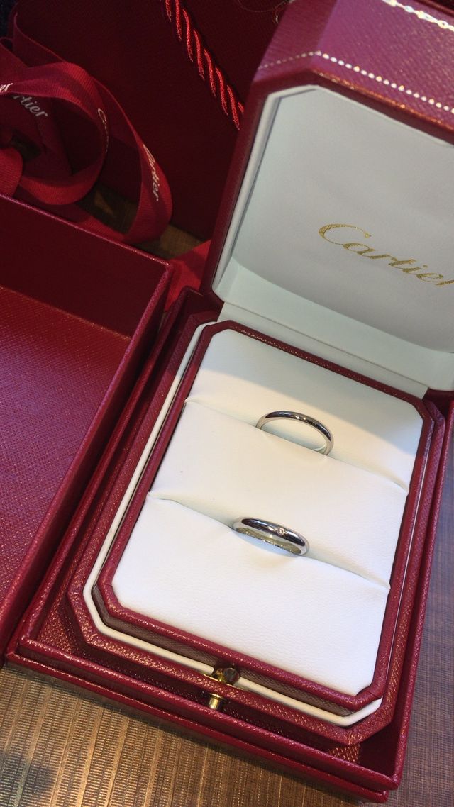 購入時の状態です。
綺麗な赤い箱に２つ入っています。