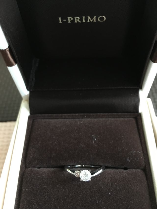 買った時に付いていたBOXと共に撮りました。