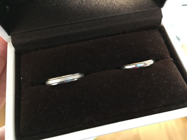 夫のものがシルバー、私のものがシルバーとピンクゴールドです。