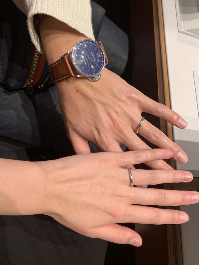 ブーケシリーズのマリッジリングです。