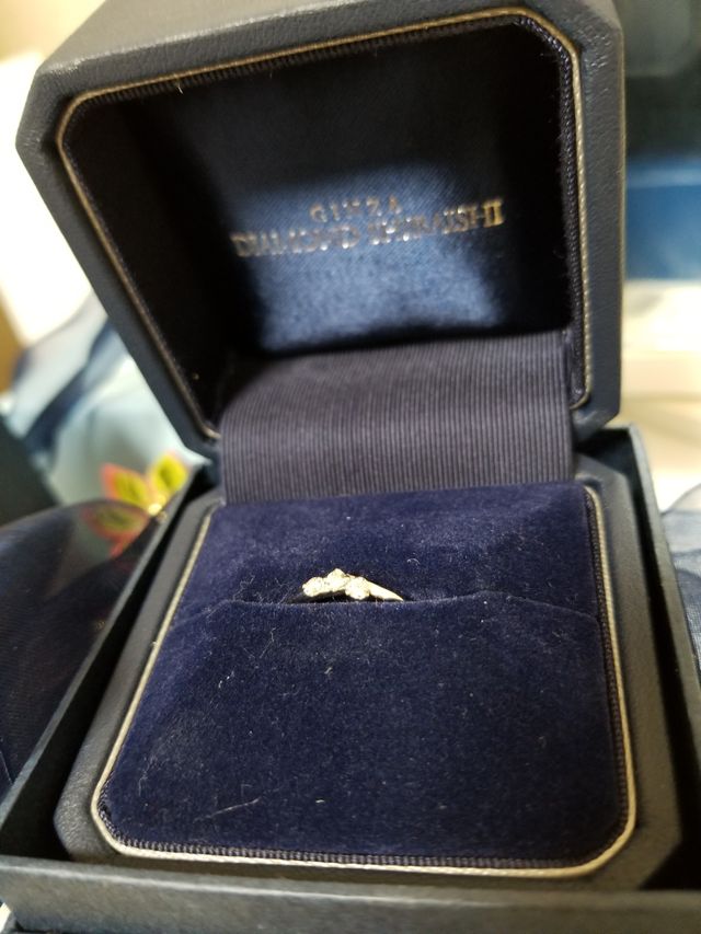 流れ星をイメージしたリングです。