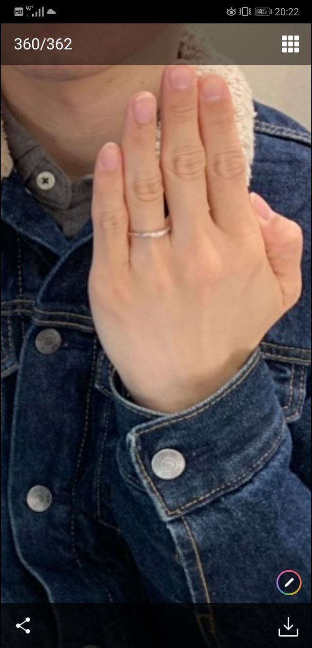 指輪受け取り時に店舗で写真を撮っていただきました。