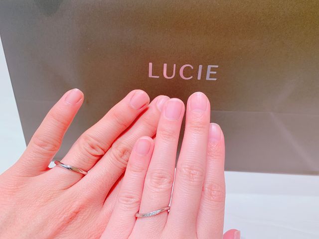 シンプルで男性もつけやすい指輪だと思います。