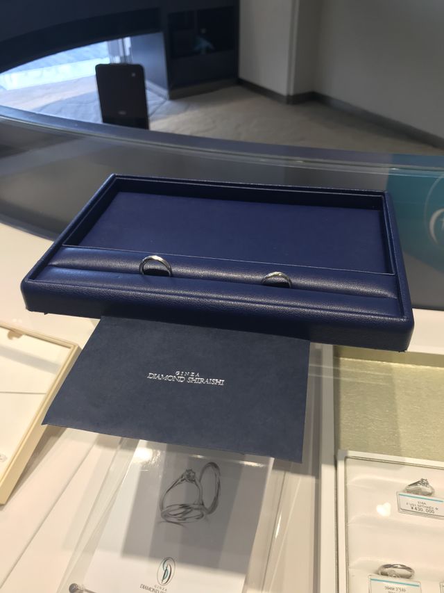 結婚指輪受け取り時の写真です。