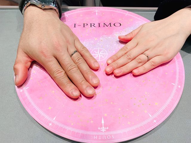 アルテミシアの結婚指輪でプラチナとピンクゴールドです。