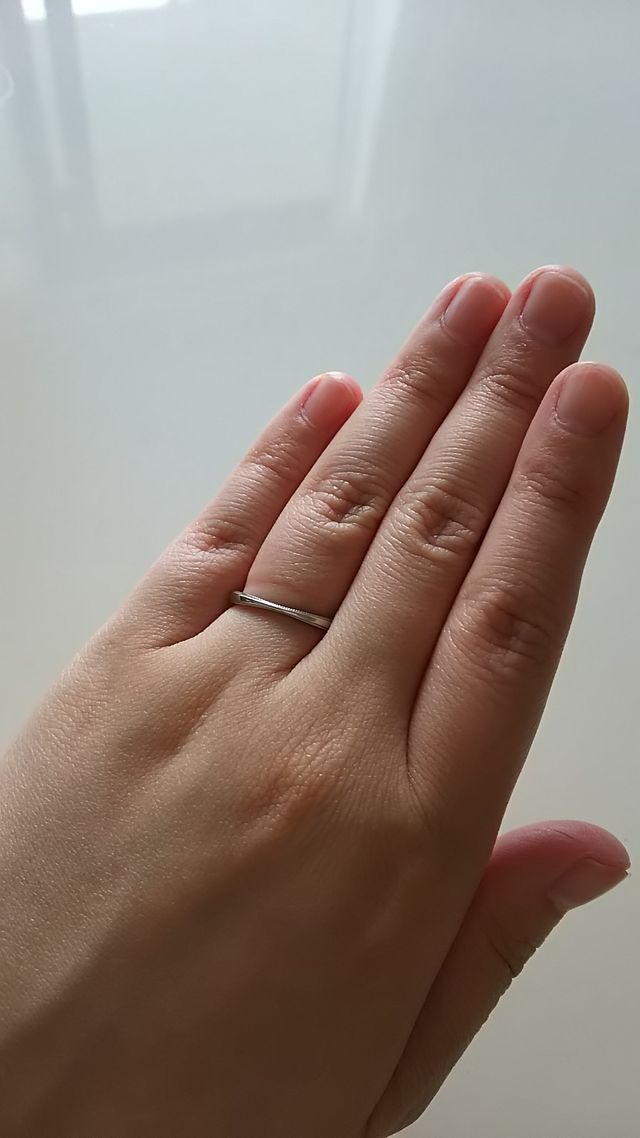 細身の結婚指輪です