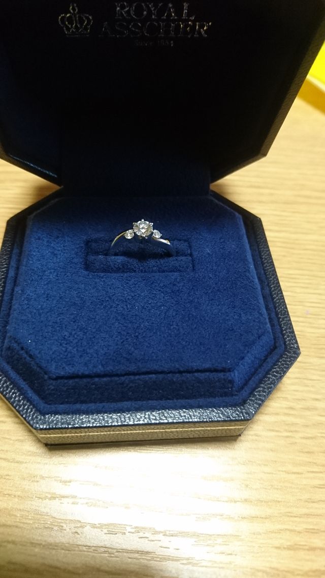 指輪ケースに入っている写真