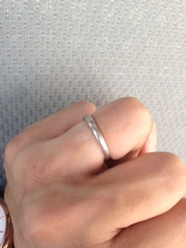 シンプルな形状ですが、やわからなカーブ型になっています。