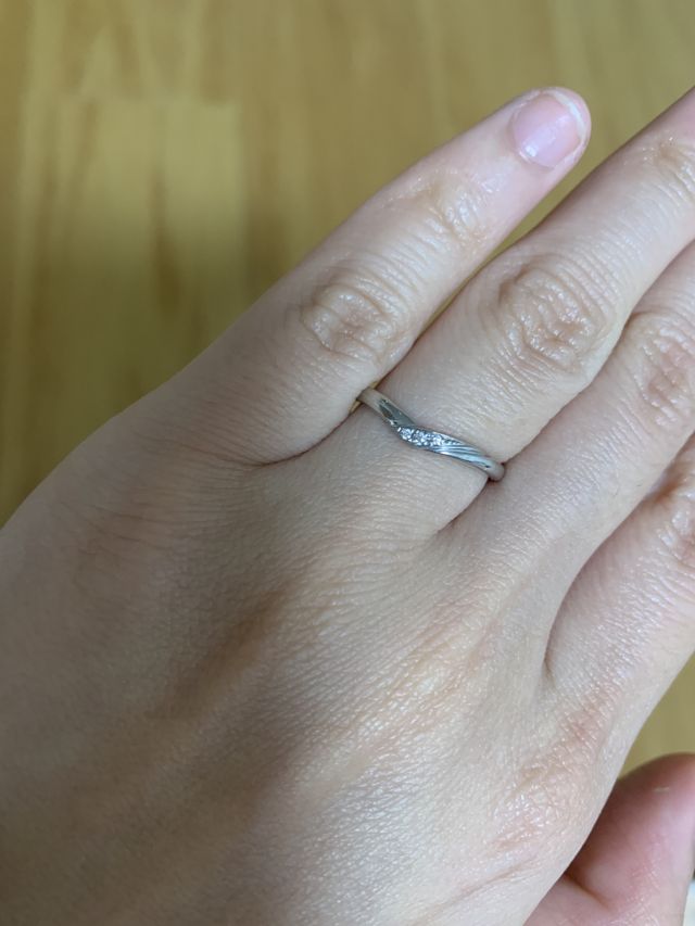 クラスタイプで真ん中にダイヤが3つ