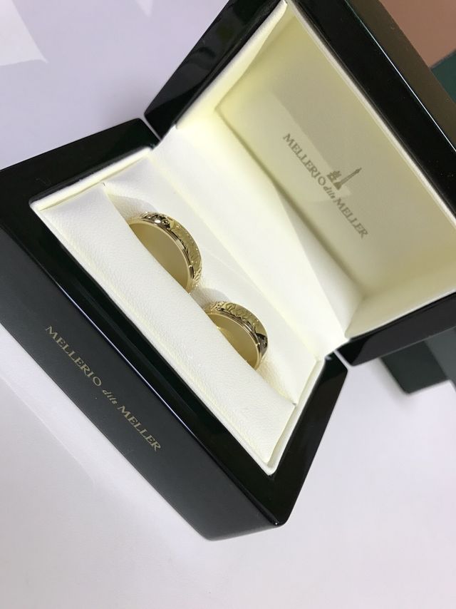 箱もシックでカッコイイです。