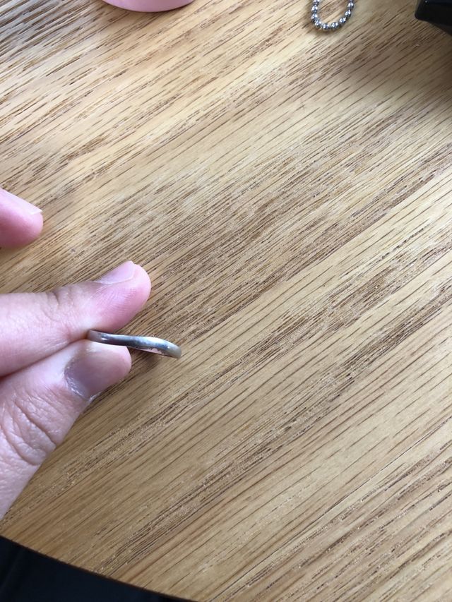 毎日つけているので傷がついています。