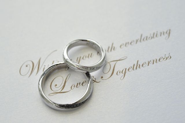 挙式の際にプロに撮って貰った写真です