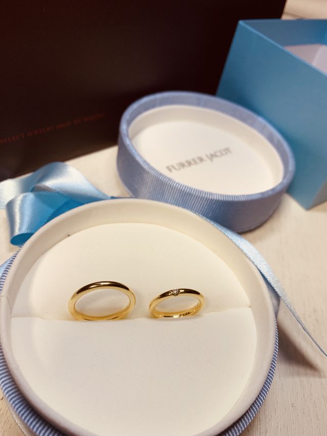 結婚10年の記念に新たに購入した結婚指輪です。