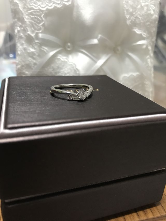 小さいダイヤはピンクダイヤです！