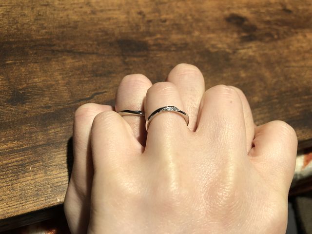 好みのデザインのものを購入できて満足です。初指輪に感激です。