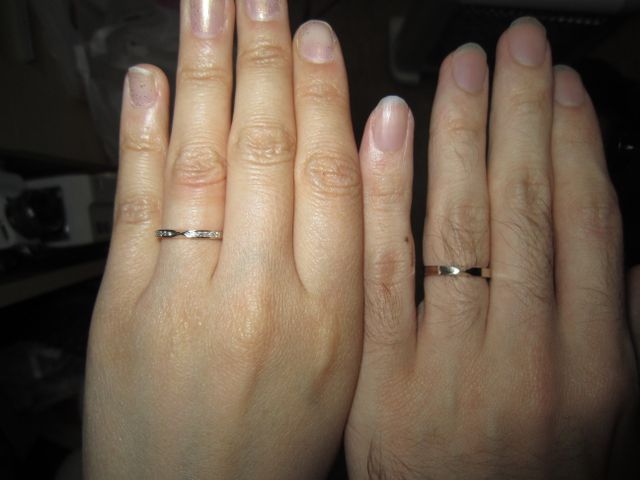 左：女性用　右：男性用　カラーはシャンパンゴールドです。