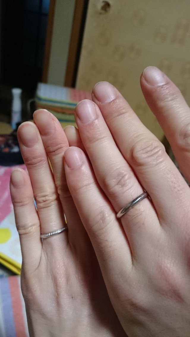 華奢な印象ながらも小さなダイヤがキラキラ華やかで一目惚れです