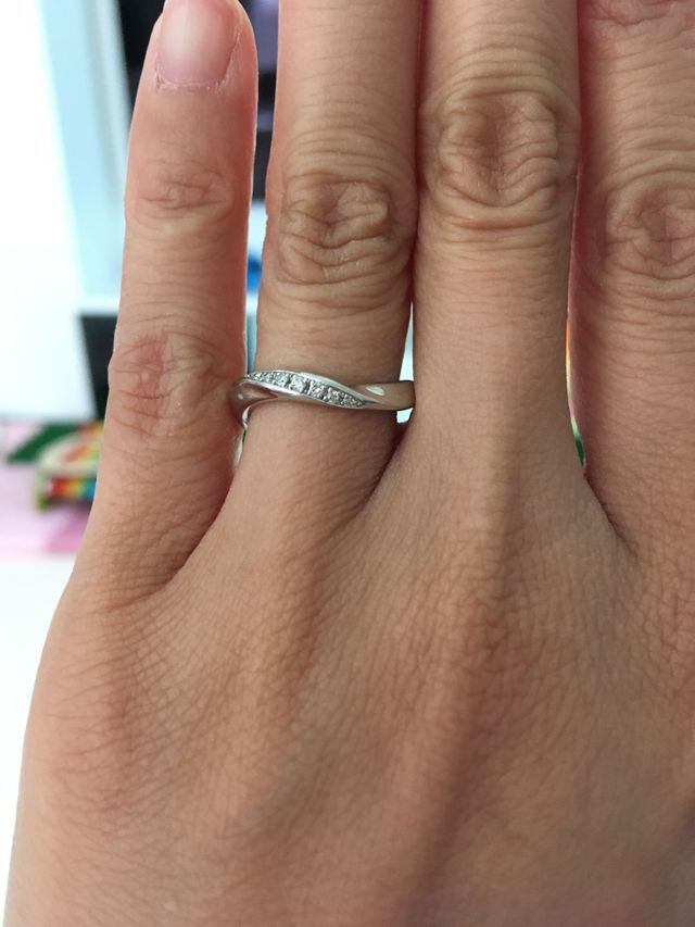 小さいダイヤが入ったデザイン